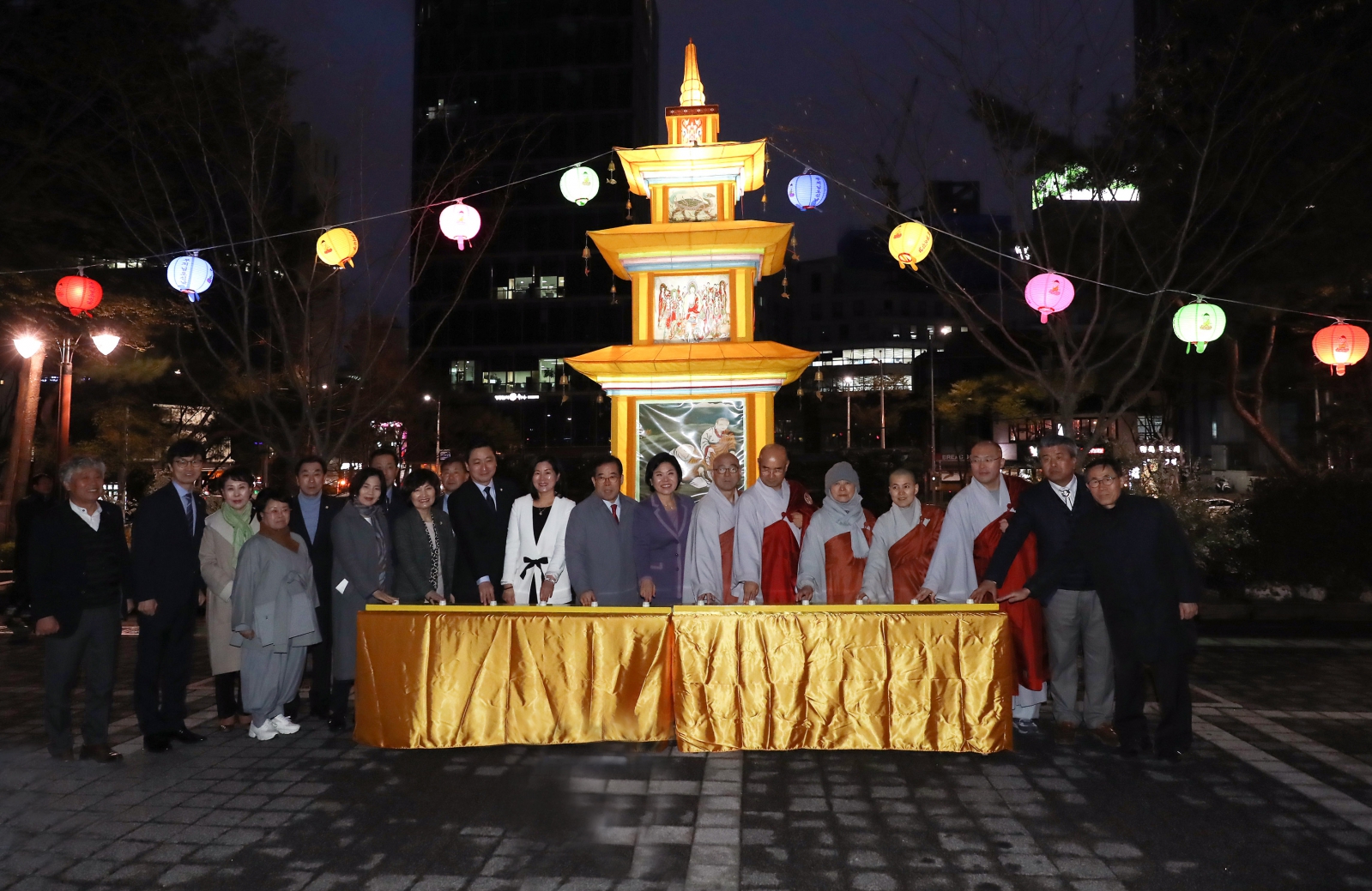 부처님 오신날 봉축탑 점등법회