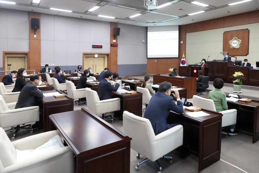 제302회 제2차 정례회 제5차 본회의