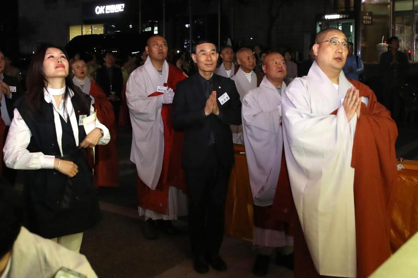 봉축탑 점등법회
